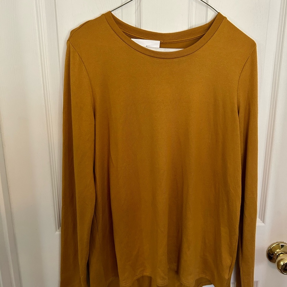 American Eagle gold long sleeve soft shirt
